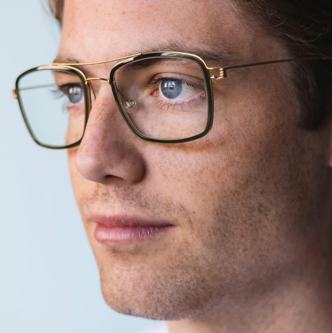 Laat nieuwe brillenglazen (op sterkte) plaatsen in je eigen montuur, voor scherp en comfortabel zicht.